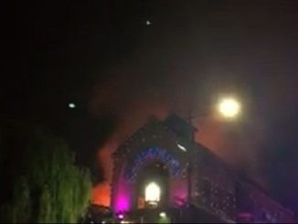 Markthalle in London steht in Flammen