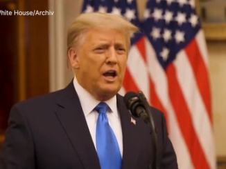 "Ich bin zurück": Trump postet erstmals auf Truth Social https://isthumbs.glomex.com/dC1ydS8yMDIyLzA0LzMwLzA5LzA0XzIwXzYyNmNmYjk0OWU5MjkuanBn/profile:player-960x540/image.jpg