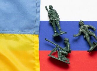 Auf der russisch besetzten Halbinsel Krim sind laut einem Bericht von “Defense Express” mehr als 20 russische Besatzer getötet worden. Demnach wurden die Mitglieder einer Militäreinheit in Simferopol vergiftet. v-cxh66nr9yzu9 Quelle: https://i4thumbs.glomex.com/dC1ydS8yMDIzLzEyLzA2LzEwLzI5XzA2XzY1NzA0Y2YyNDkwYzguanBn/profile:player-960x540/image.jpg