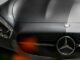 Im Zuge des Diesel-Skandals muss Mercedes über 100.000 Autos in Deutschland zurückrufen. Das habe das Kraftfahrtbundesamt angeordnet. v-cxt9oicdekbl Quelle: https://i1thumbs.glomex.com/dC1iZzAxdWlqcnp0cmQvMjAyMy8xMi8yMC8xNS8zNl8yNF82NTgzMDlmOGQyZWJhLmpwZw==/profile:player-960x540/image.jpg